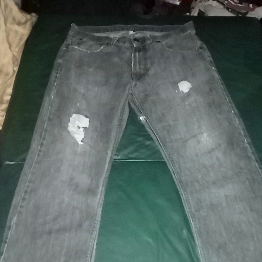 Product Denim and Company grey color scratch offs W32x32 lightly used.Retail $40